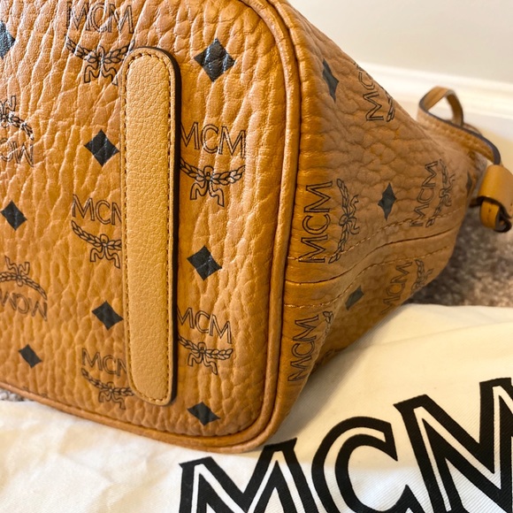 ‼️🔥 MCM Liz Reversible Shopper🔥‼️ - Picture 3 of 8